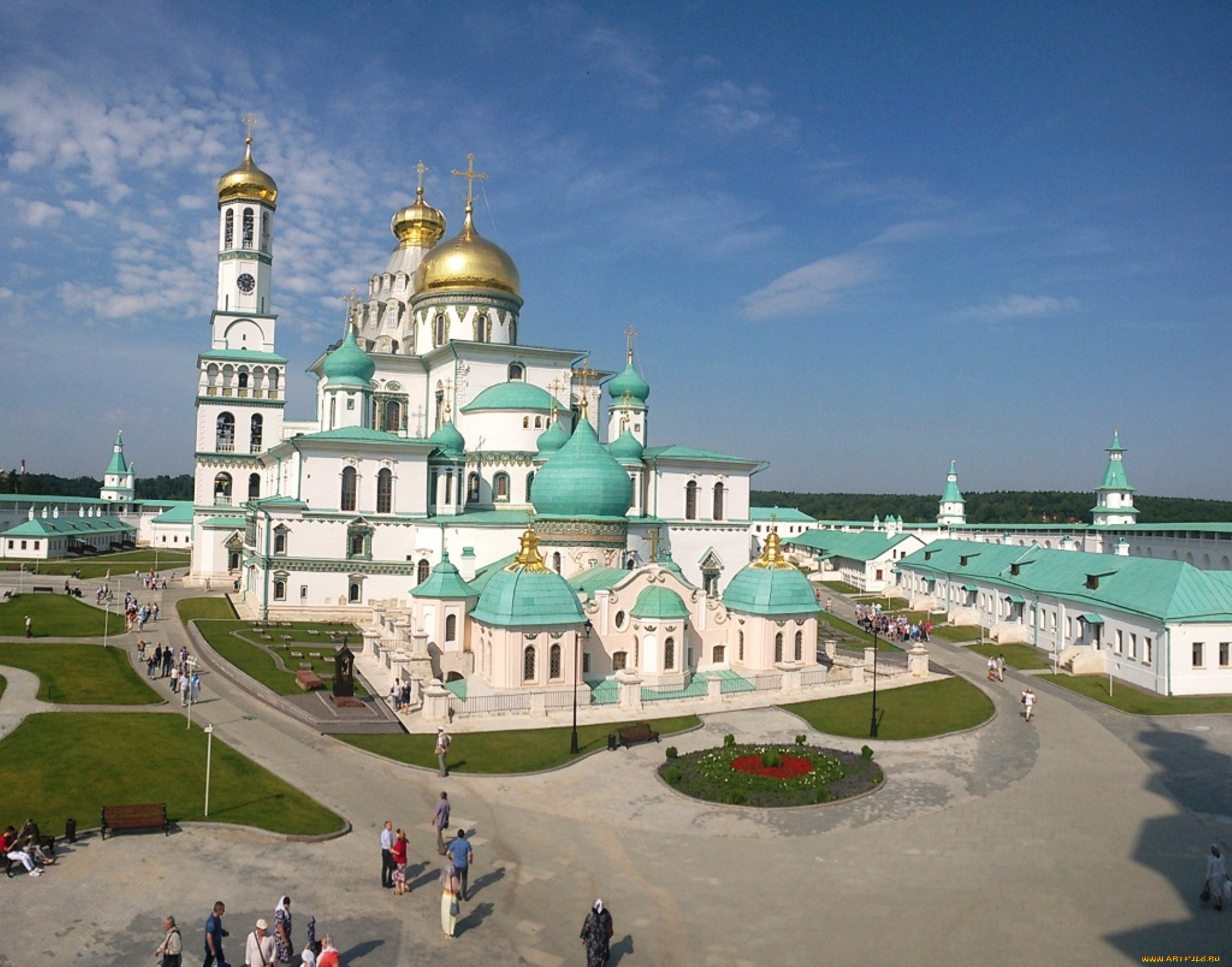 Православные города. Новоиерусалимский монастырь Истра зима. Новоиерусалимский монастырь обои. Новоиерусалимский монастырь в Истре автостоянка. Павловская Слобода новый Иерусалим.